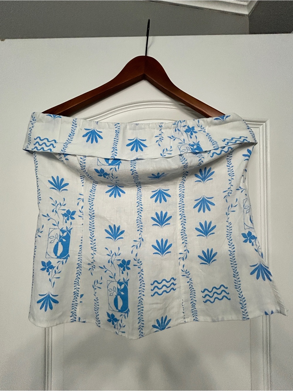 Wild Fable White & Blue Printed Women’s strapless top